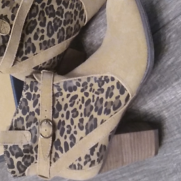 Tan/ leapord booties - Picture 2 of 10